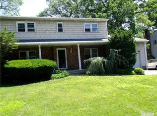 557 Mount Ave, West Babylon, NY 11704