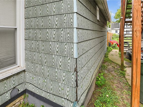5th image of 725 Young St