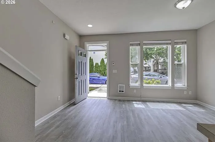 2 bed, 2.5 bath, 1120 sqft, $1,995 — Photo 3