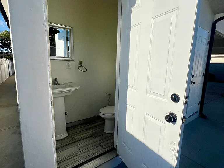 14154 Cohasset St — Photo 35