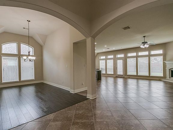 4th image of 2821 Field Hollow Dr