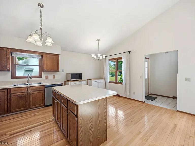 5034 Medhurst Ave — Photo 4