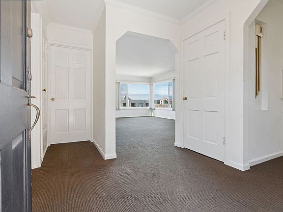 4th image of 87 Iris Ave