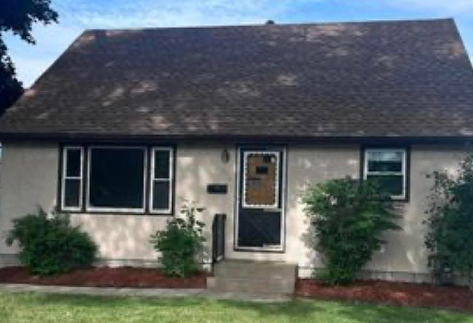 1st image of 935 Sommerville St S