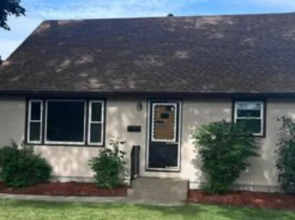 935 Sommerville St S, Shakopee, MN 55379