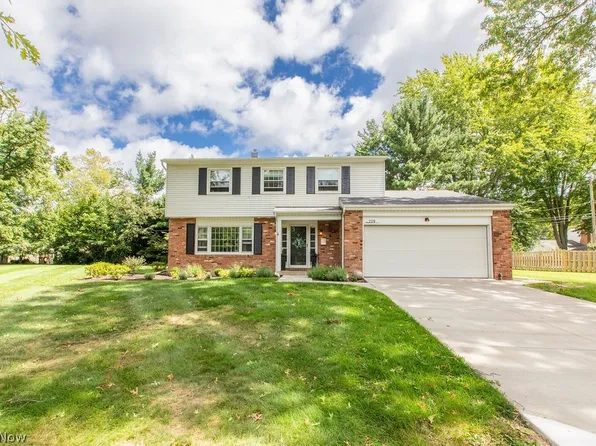 209 James Cir, Avon Lake, OH 44012