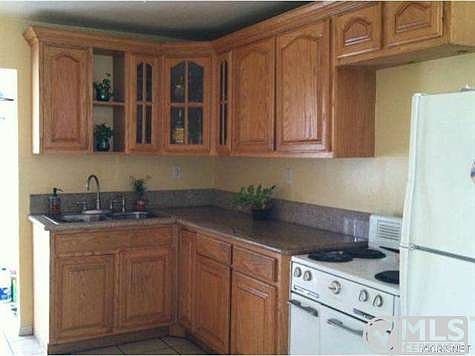 3rd image of 535 E Hyde Park Blvd