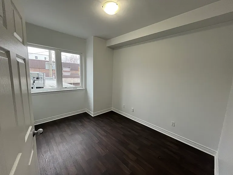 940 Bloor St W #202 — Photo 13
