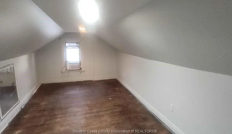 2292 Dougall Ave #UPPER — Photo 8