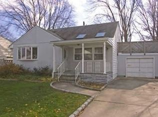 18 Blanchard St, West Babylon, NY 11704