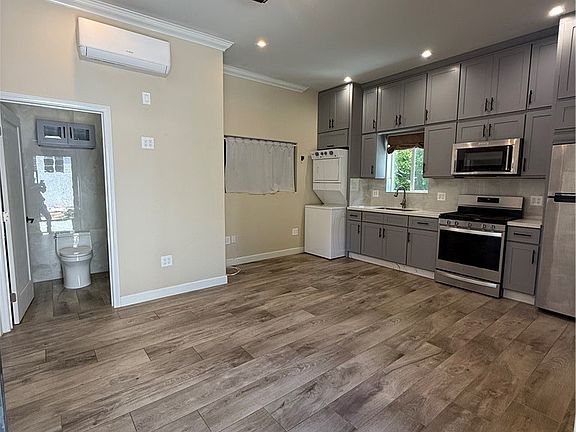 2nd image of 1909 Midvale Ave