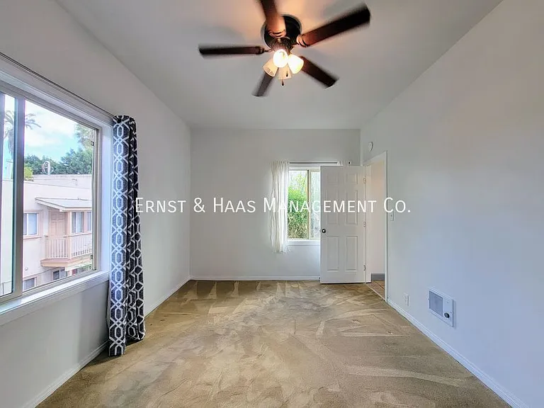 934 E Broadway — Photo 19