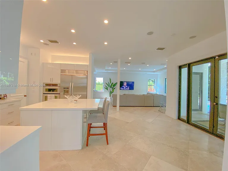 2561 Trapp Ave — Photo 6