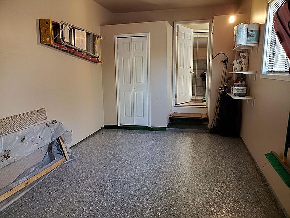 1 car gar, epoxy floor