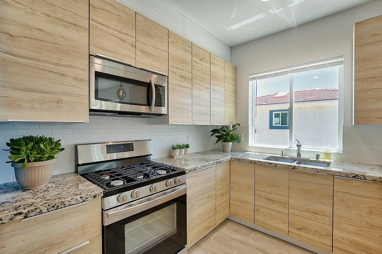 3722 Ash St — Photo 3