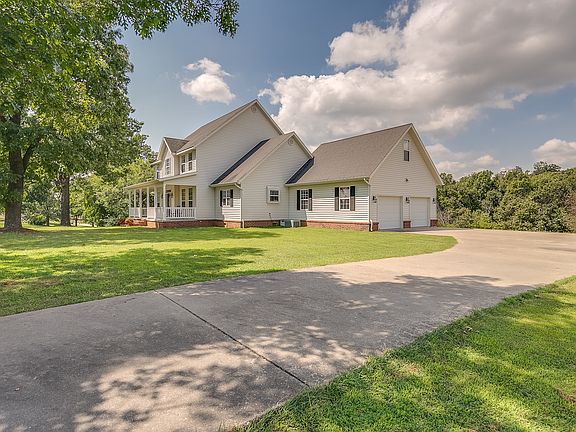 2nd image of 12735 Red Oak Dr #2055