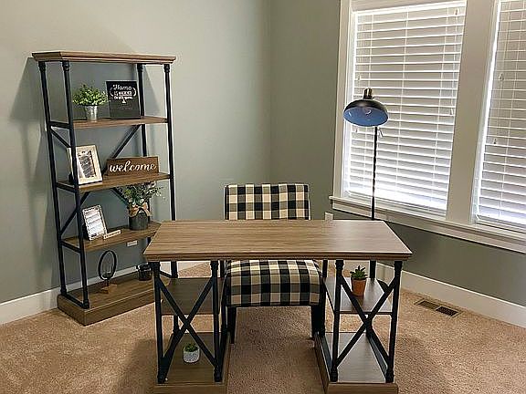 Den off Entryway