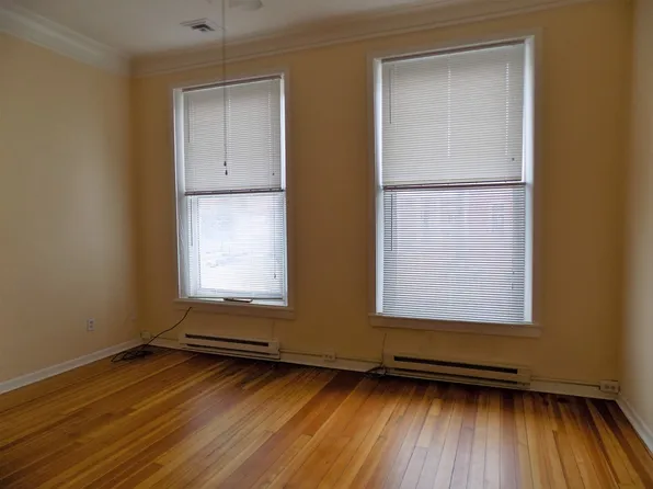 100 1/2 North Main St, 100 1/2 N Main St Suite 3, Fairfield, IA 52556
