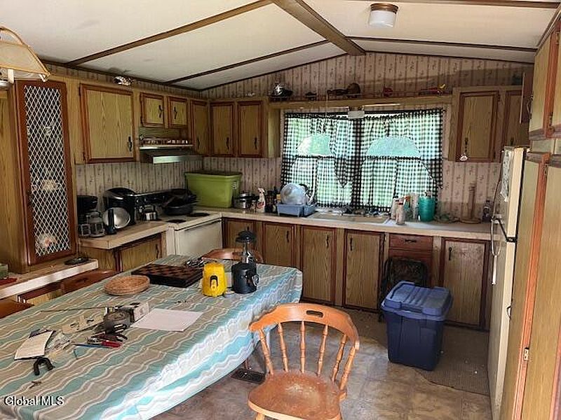 3rd image of 355 Burtonville Road