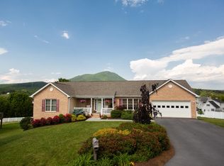 6195 Gwyna Dr, Penn Laird, VA 22846