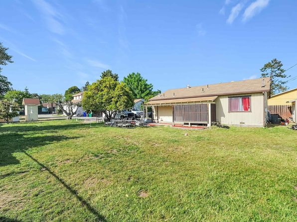 451 Hampton Rd, Hayward, CA 94541