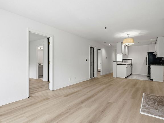 3rd image of 3301 Mission St APT 302