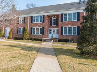 1250 Trailwood Path APT B, Bloomfield Hills, MI 48301