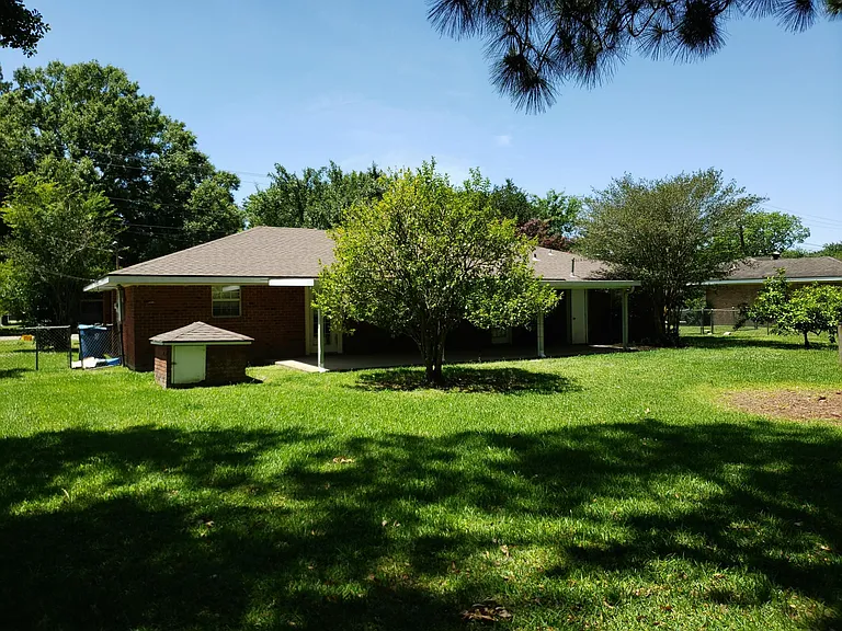 321 Genevieve Dr — Photo 8