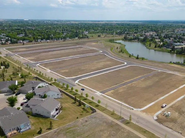 4433 72nd St, Camrose, AB T4V 3V2