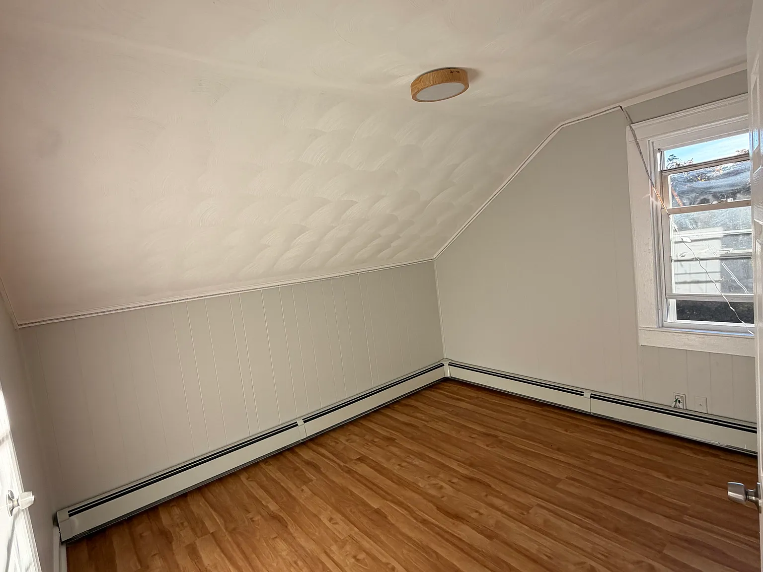 372 Hawkins St — Photo 3