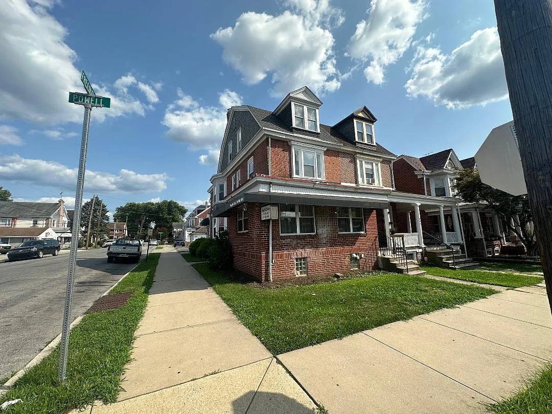 3 bed, 1200 sqft, $1,700 — Photo 2