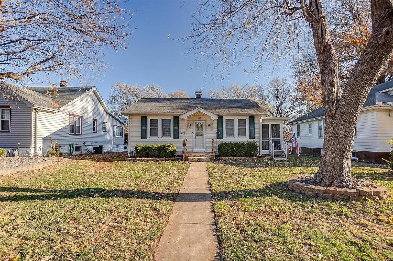 1004 Forest Ave photo 1