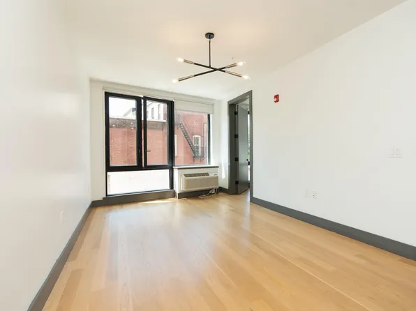 424 Arlington Avenue image 8 of 25