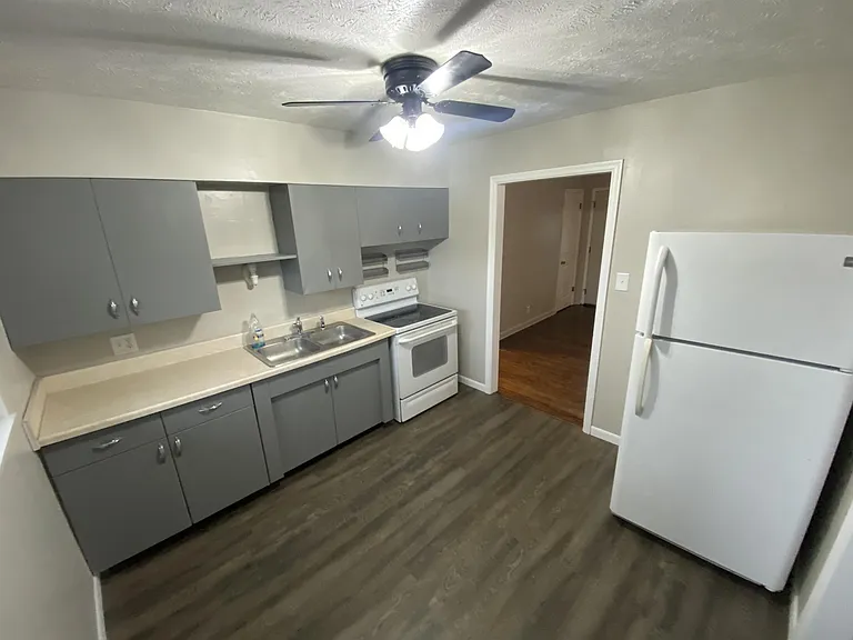 877 Windsor Dr — Photo 10