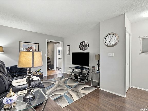 3rd image of 98 Magee Crescent