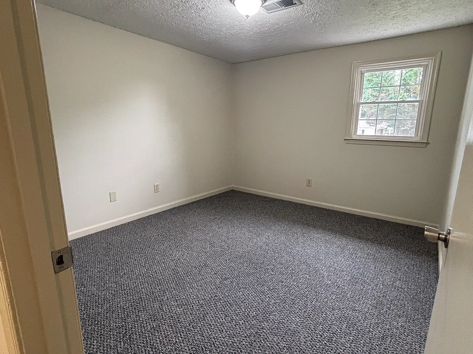 3 bed, $1,200 — Photo 4