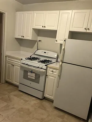 Rented by Siderow Residential Group | media 12