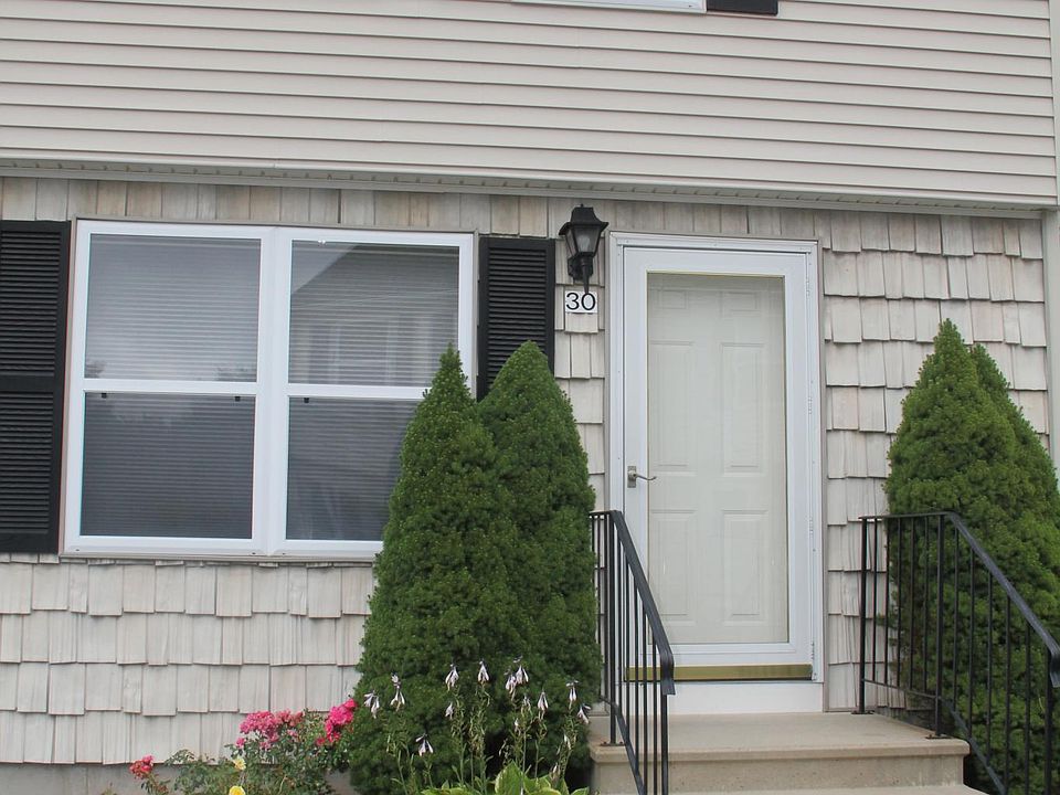 1st image of 30 Meadowrue Dr
