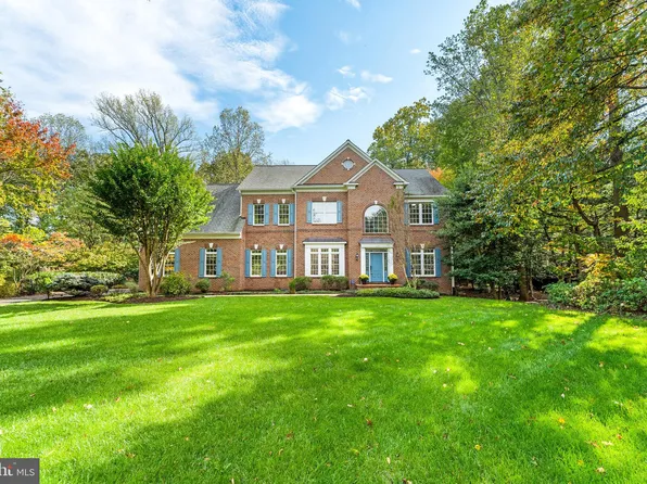 12197 Wild Horse Dr, Fairfax, VA 22033