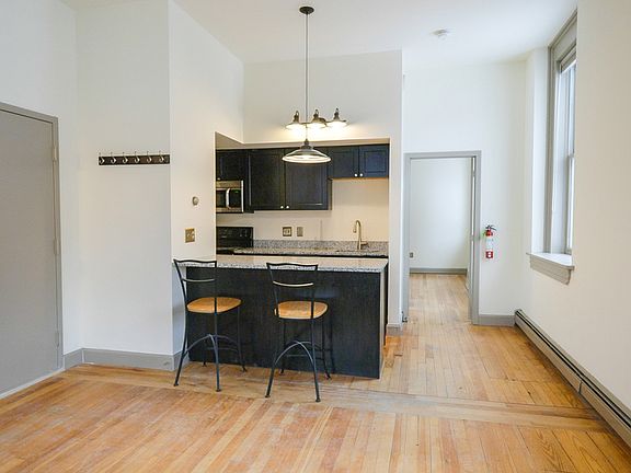4th image of 260 College St #4