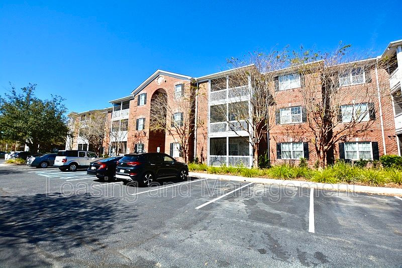1st image of 1505 Cambridge Lakes Dr