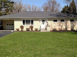 2 Faahs Dr, Orchard Park, NY 14127