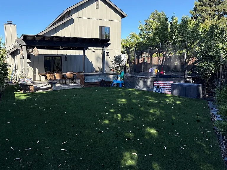 121 Saratoga Ct — Photo 17