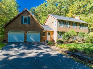 166 Harkness Rd, Amherst, MA 01002