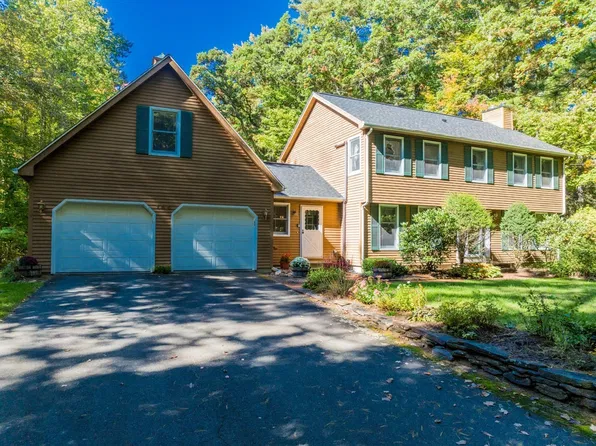 166 Harkness Rd, Amherst, MA 01002