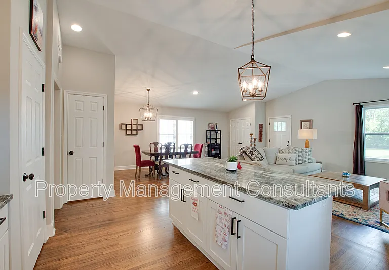 805 Rison Ave NE — Photo 16