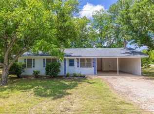 704 N 6th St, Bangs, TX 76823