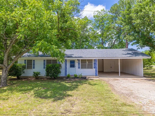 704 N 6th St, Bangs, TX 76823