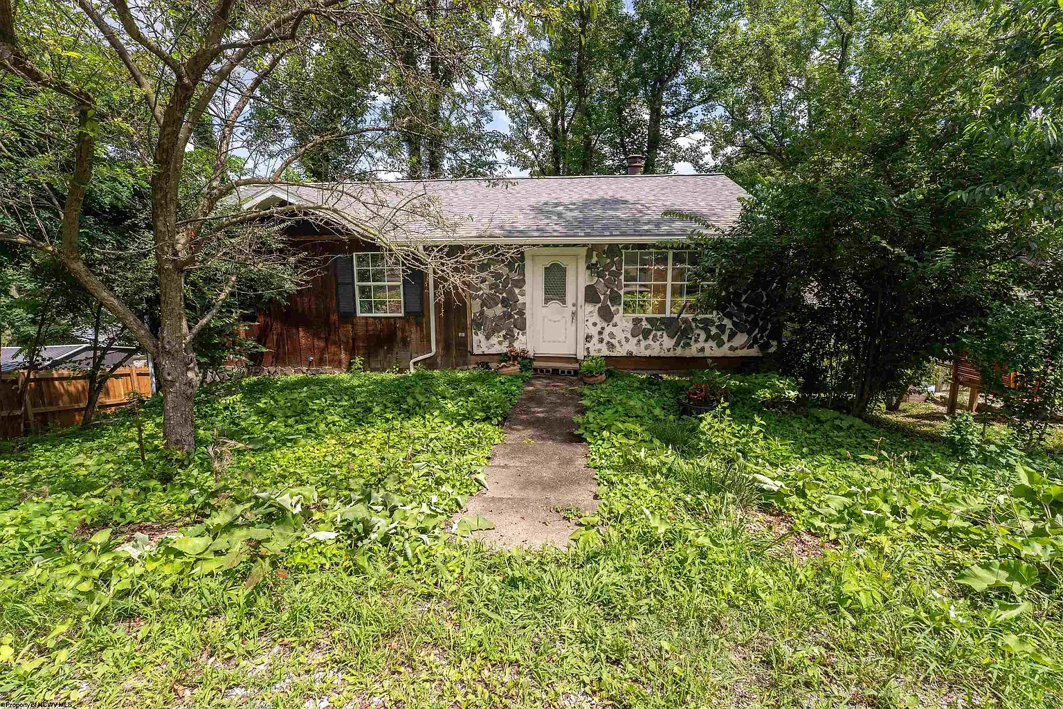 292 Spring St photo 1