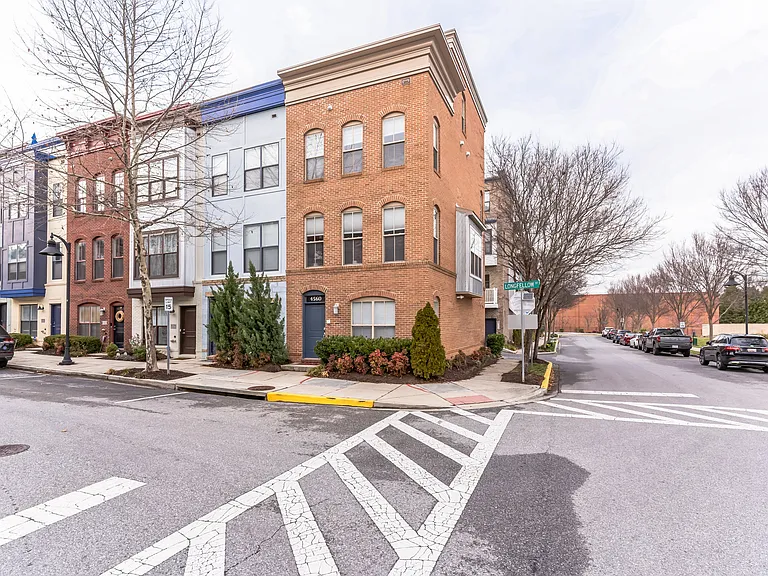 4560 Longfellow St — Photo 35